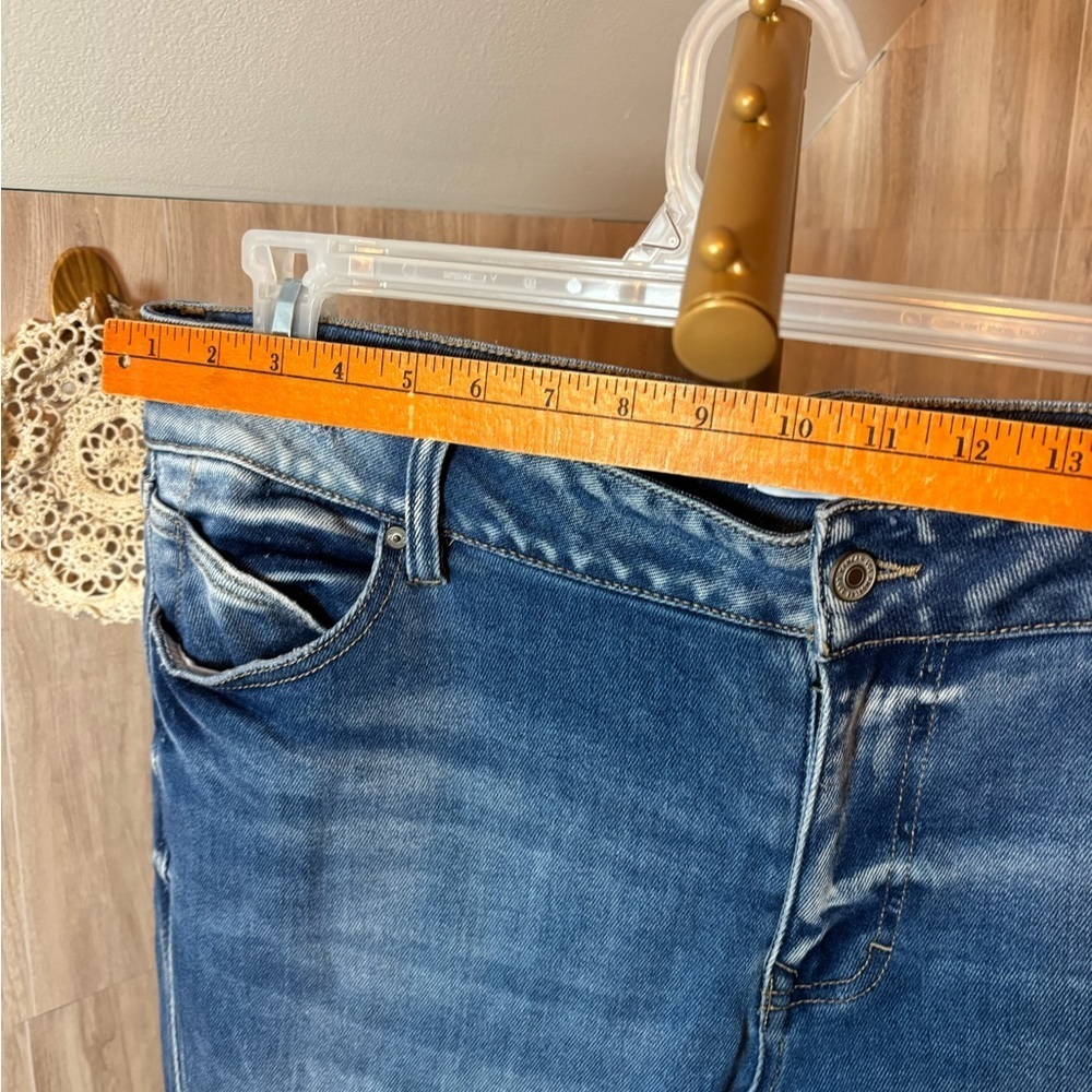 KanCan Distressed Blue Capri Jeans Frayed Hem Size 20 - Picture 6 of 9